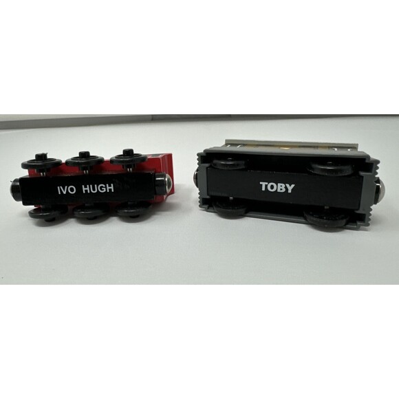 Thomas & Friends Gullane Ivo Hugh Red Train Engine + 7 Toby Car Magnetic Wooden - Picture 8 of 8